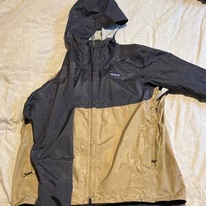 Patagonia Men's Black and Tan Jacket